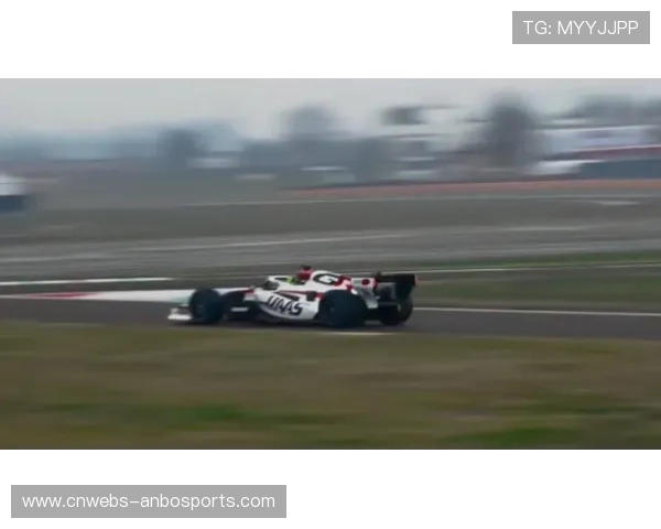 哈斯VF-26赛车线上发布，白红配色致敬合作商